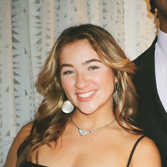 Meet your Posher, Olive - Picture 1 of 1